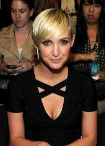 Short sleek blonde hairstyle from Ashlee Simpson Wentz  Short sleek blonde hairstyle