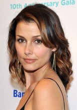 Shoulder Length Wavy Hairstyle with Highlights Shoulder Length Wavy Hairstyle with Highlights