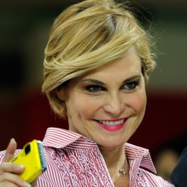 Simona Ventura Super Chic Bob Hairstyle with Side Bangs