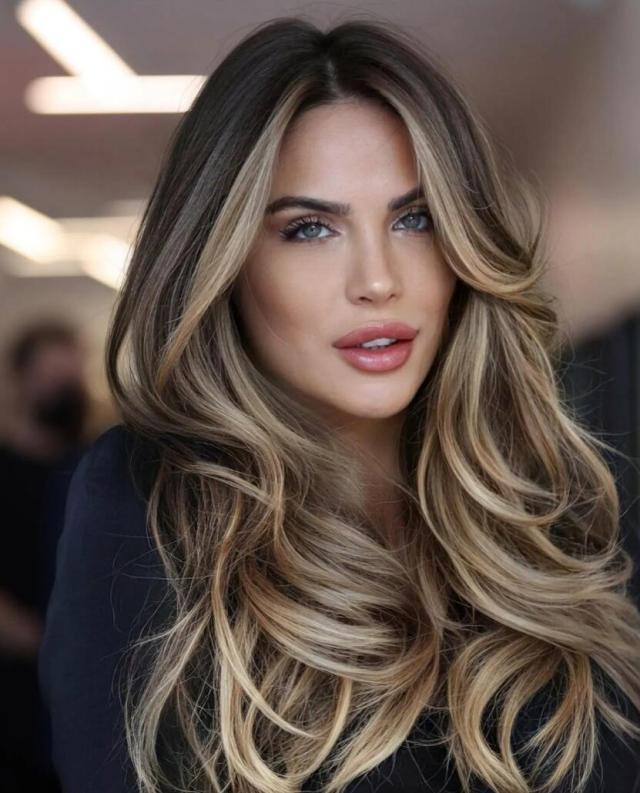 hair color ideas : Statement Blonde Money Piece