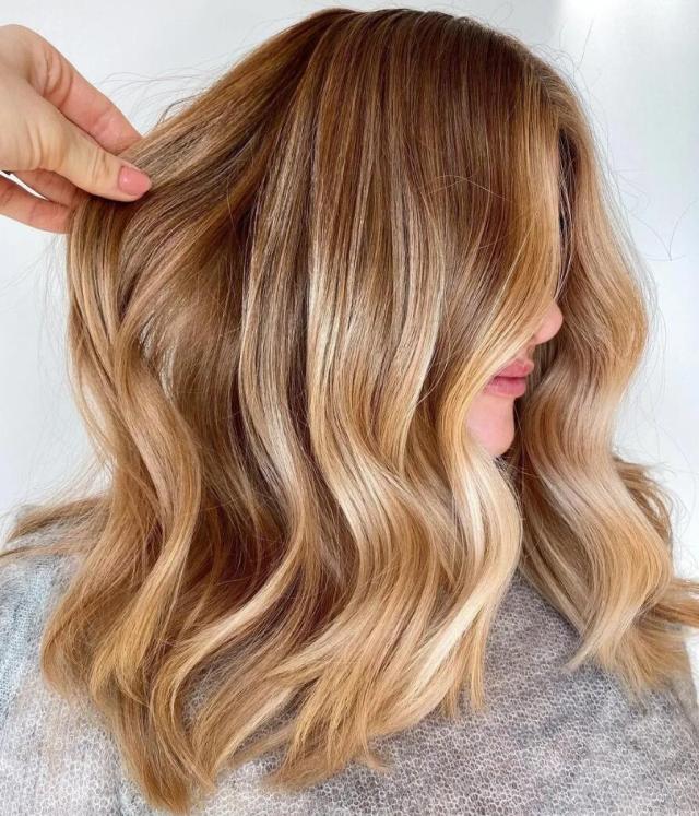 hair color ideas 2025: Sunlit Honey Blonde