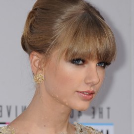 Best updo for prom from Taylor Swift