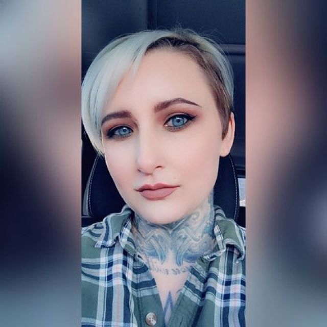 Trendy Short Hairstyles for Gray Hair